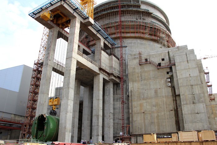 ЛАЭС-2: На реакторное здание первого энергоблока поднят транспортный шлюз.